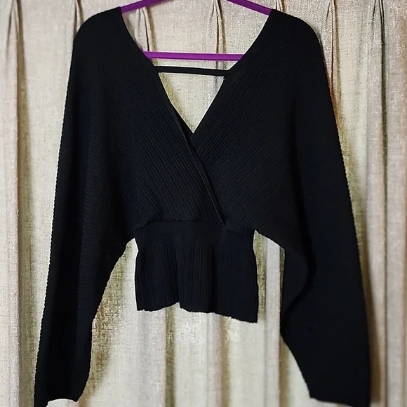 Black V-Neck Kimono Sleeve Top - Picture 2 of 4